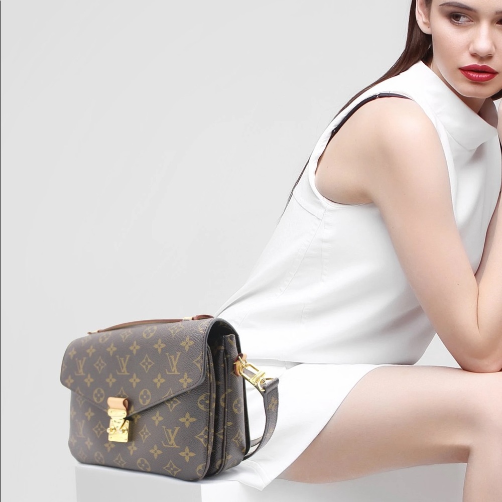 🎁Louis Vuitton Pochette Metis Monogram